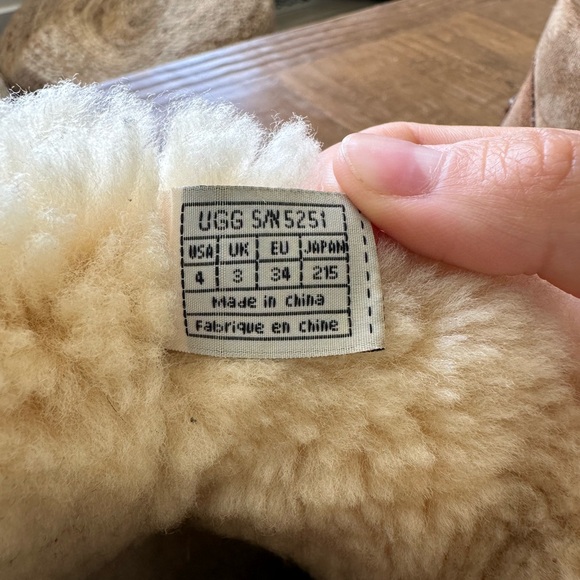 Uggs Kids Classic ll Boot | Size 4 Chestnut - Picture 7 of 7